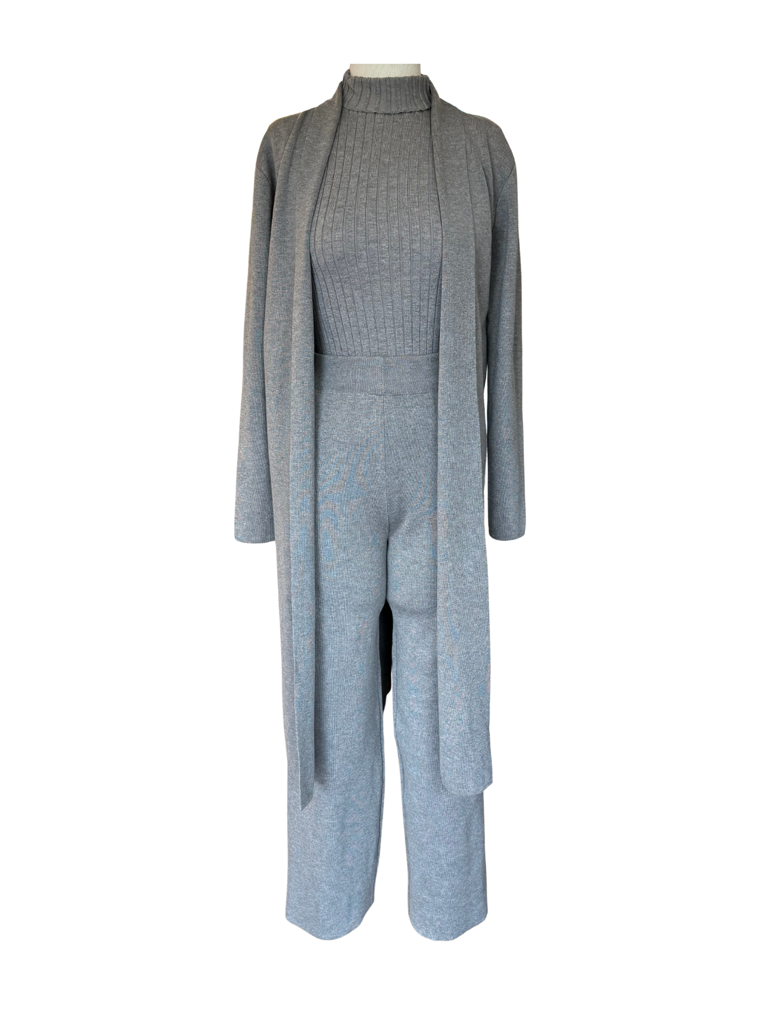 Set de Tres Piezas en Punto Canalé – Color Gris