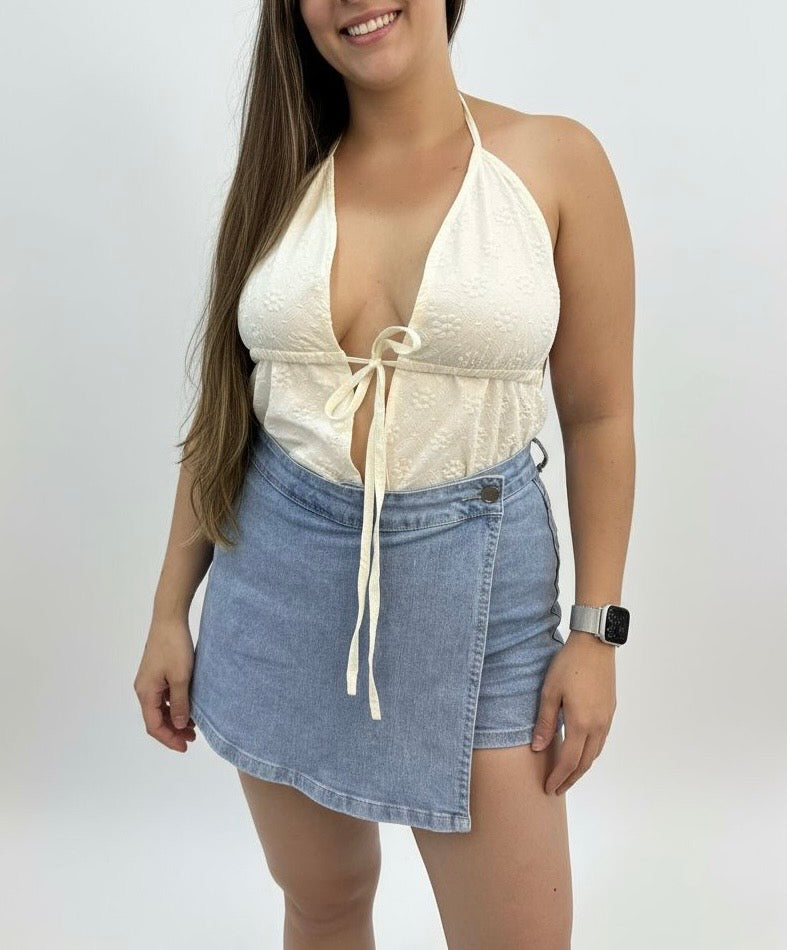 Blusa Halter Blanca con Lazo Frontal – Estilo Romántico y Fresco 🤍✨