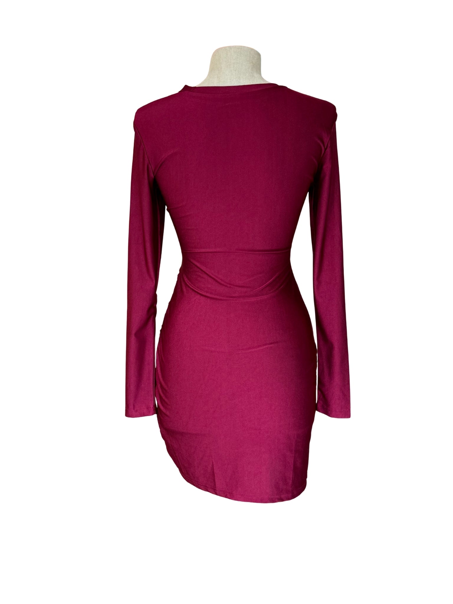 Vestido Mini Manga Larga Cut Out – Color Vino