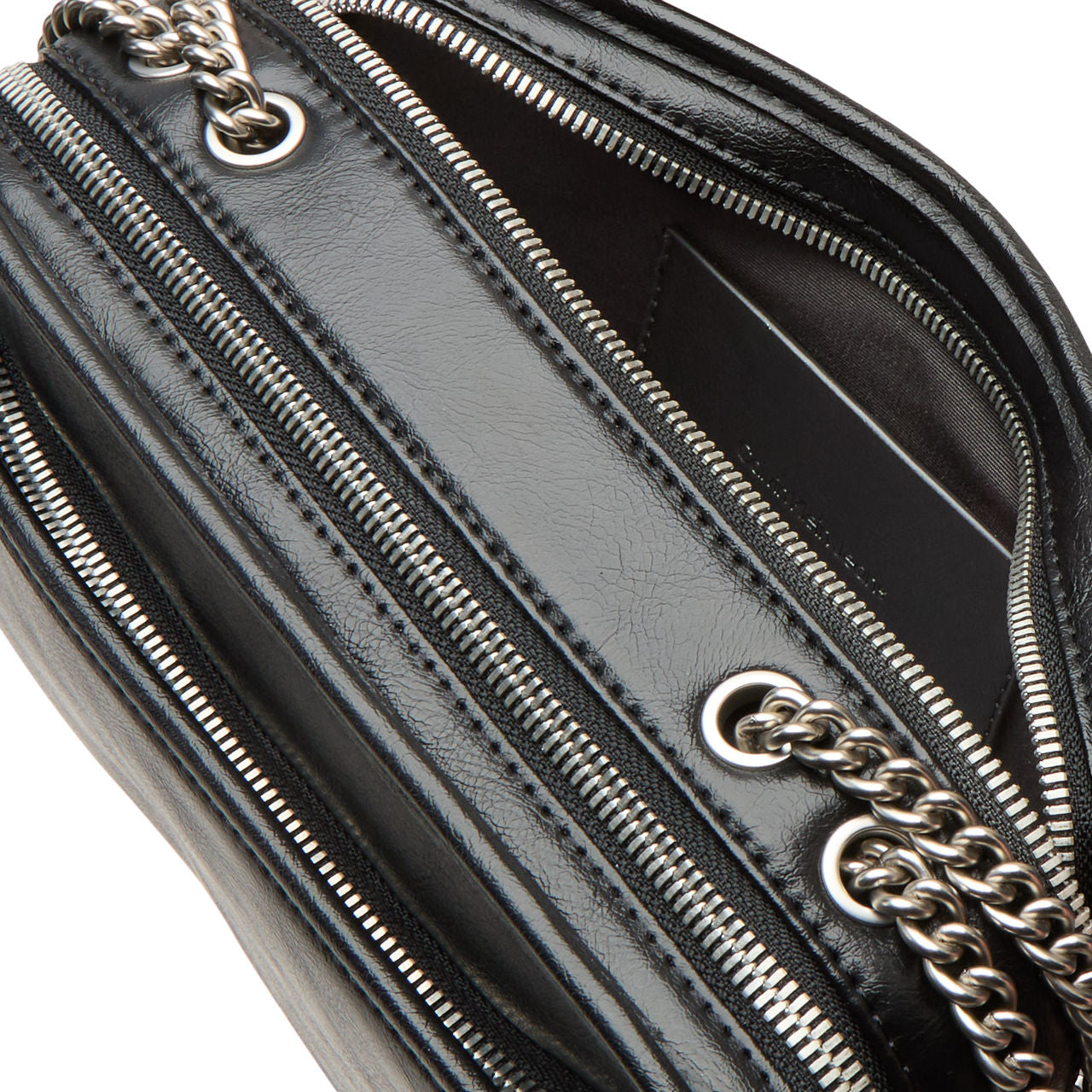 Bolso Negro Calvin Klein Jeans – Doble Cierre | Estilo y Versatilidad en Cada Detalle