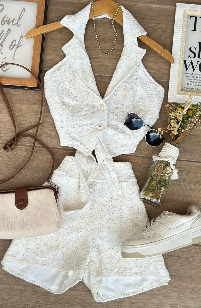 Set Short y Blusa de Espalda Abierta – Tela Bordada